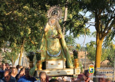 Rezo del Rosario en el Cementerio