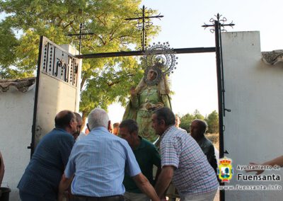 Rezo del Rosario en el Cementerio