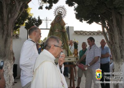 Rezo del Rosario en el Cementerio