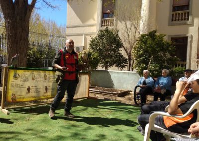 Terapia asistida con aves rapaces